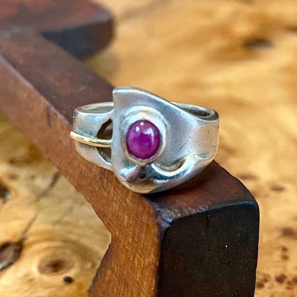 Very unique silver ring - Picture 2 of 3